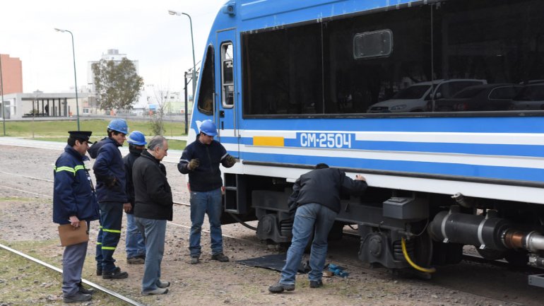 El Tren del Valle sigue parado por falta de máquinas