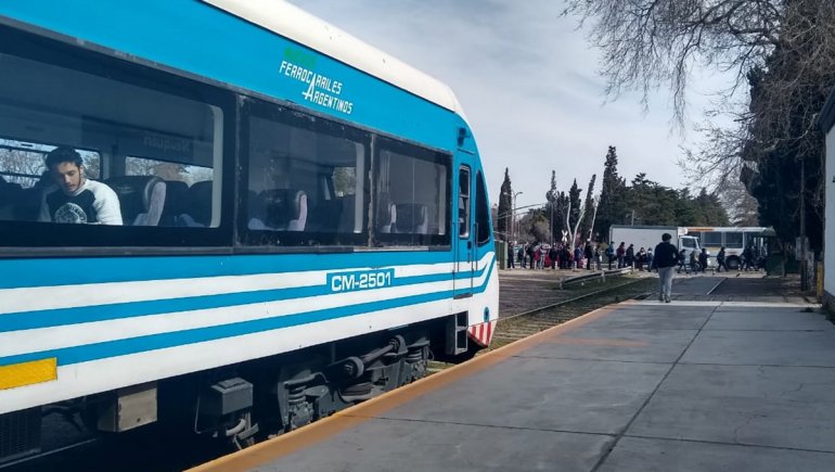 Por el corte en los puentes, el Tren del Valle no dio abasto