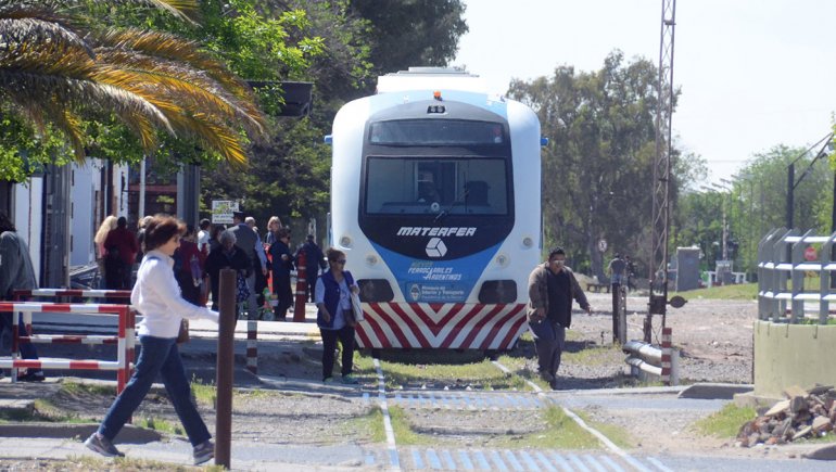 Los intendentes tomaron la posta del tren a Plottier