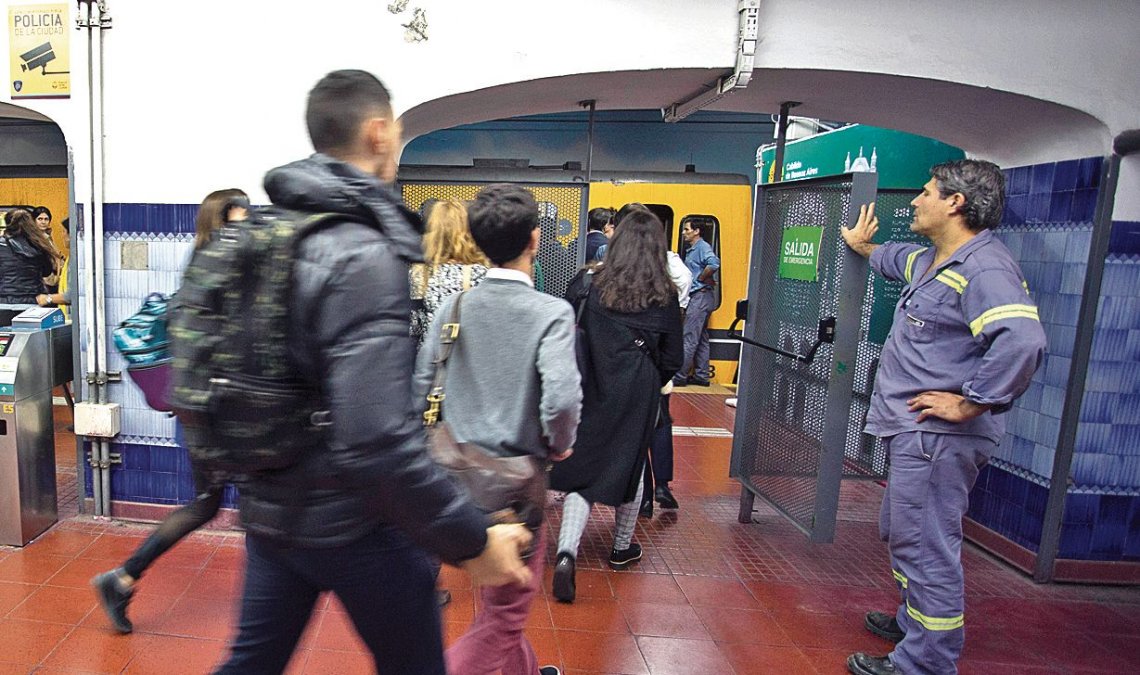 Este martes se reanudará el conflicto en el subte por paritarias con paros en las líneas E y H