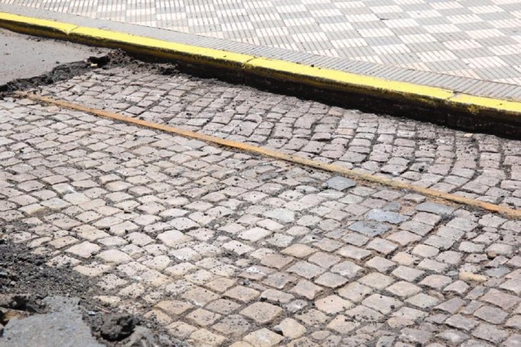 Paraguay: Redescubren vías y durmientes del antiguo tren y adoquines que datan de 1928