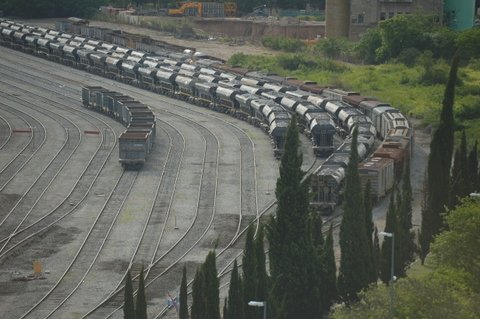 El corrimiento de las vías para realizar la avenida de la Costa terminará a fin de enero