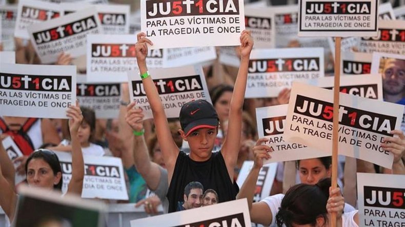 A 6 años de la tragedia de Once, los familiares hacen homenajes y se reúnen con Macri
