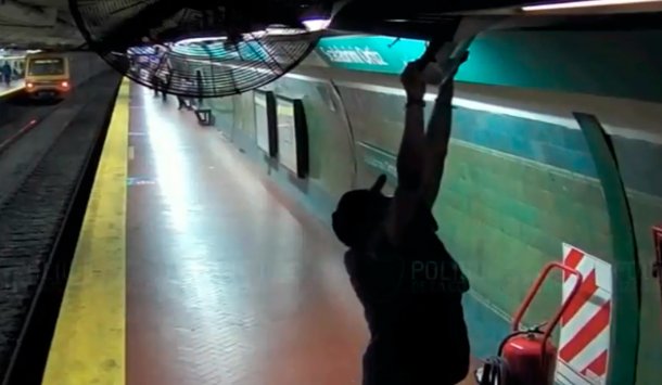 Detuvieron a un hombre que robaba luces de emergencia de los subtes