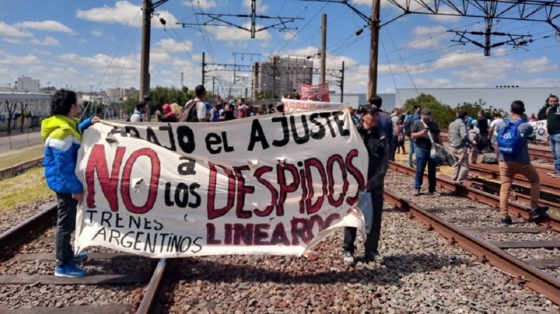 Caos en Constitución por protesta y corte de vías en el ferrocarril Roca