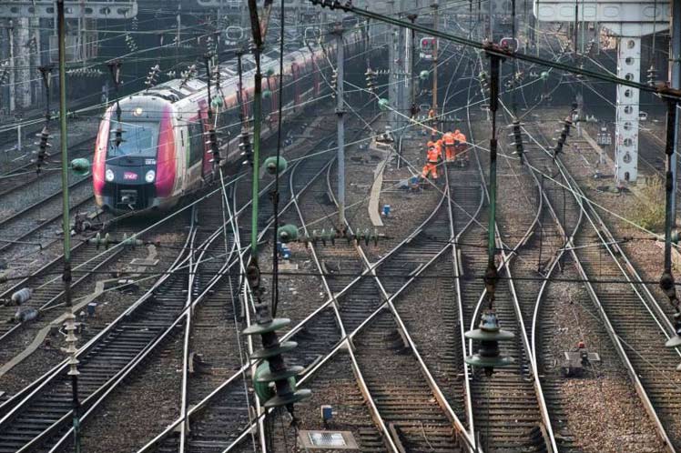 Francia: Presidente francés ratifica intención de impulsar reforma ferroviaria