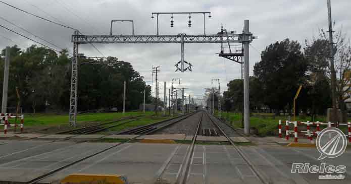 Avanzan los trabajos de electrificación a La Plata