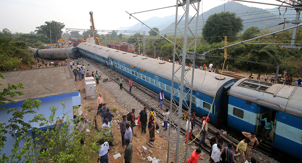Crece el saldo mortal al descarrilar un tren en la India