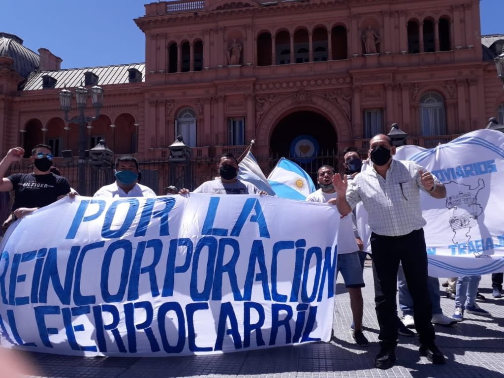 Ferroviarios despedidos por Vidal fueron recibidos en Casa Rosada