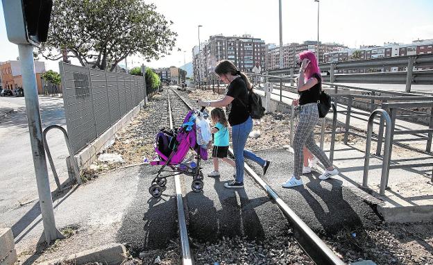 La supresión de pasos a nivel carece aún de fechas pese al riesgo en varias poblaciones