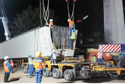 México: Concluye la colocación de trabes para tren México-Toluca