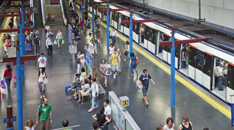 España: Metro de Madrid niega que haya implantado la figura de los «empujadores»