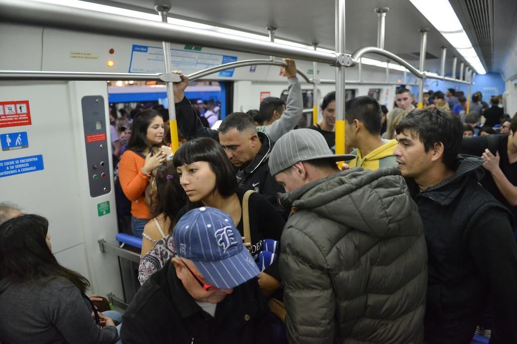 De 1 y 44 a Constitución, una hora y media entre el tren eléctrico y el micro