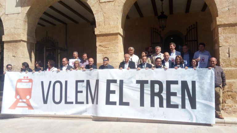 España: Políticos, empresarios, sindicatos y vecinos llaman a la movilización pro tren