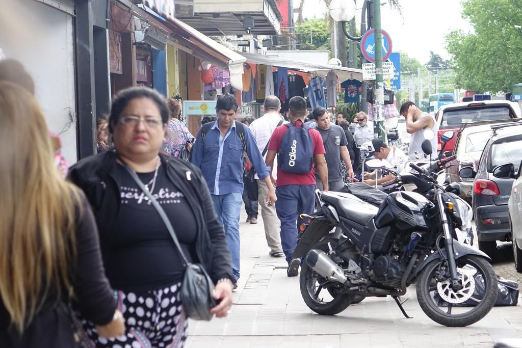Con los trenes eléctricos, en el barrio de la Estación resurge el pulso comercial