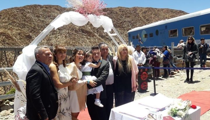 Primer casamiento en el viaducto La Polvorilla