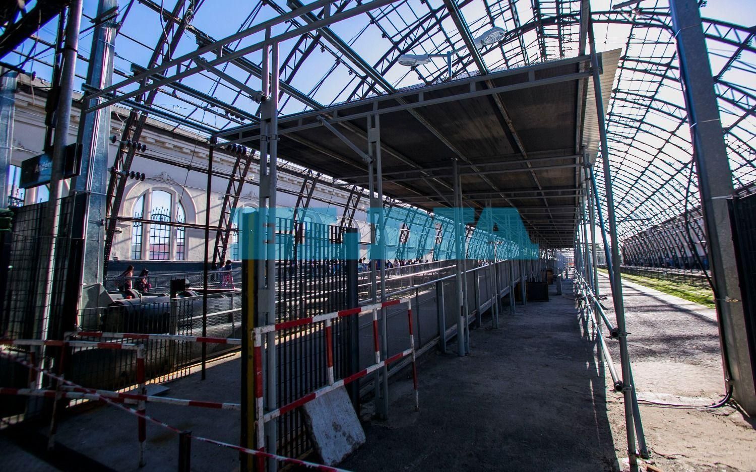 Instalaron un techo provisorio en la estación de trenes de La Plata