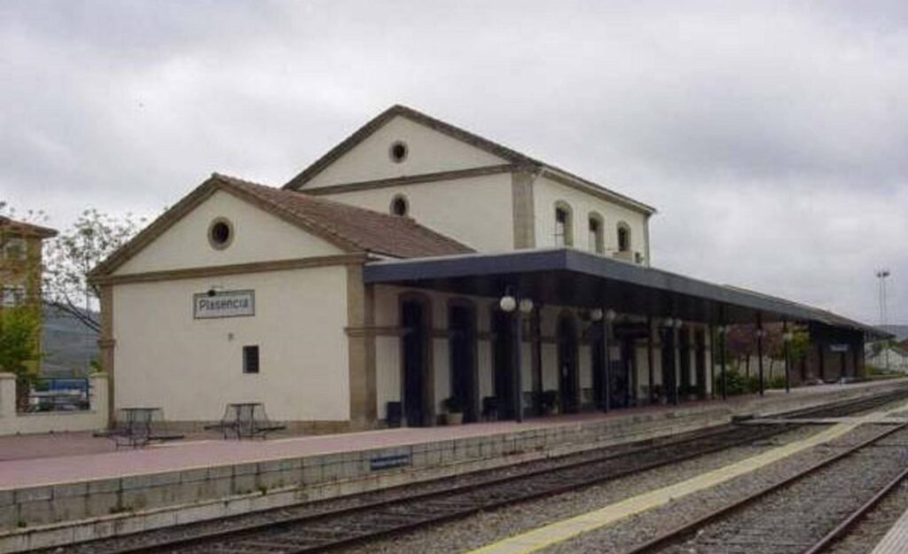 Casi 150 estaciones de ferrocarril en toda España dejan de vender billetes en las taquillas