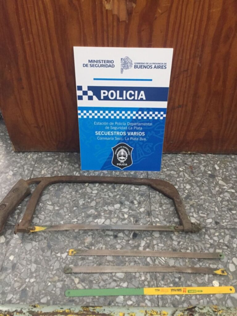 Insólito: intentaron robar vías del tren en La Plata y los atraparon
