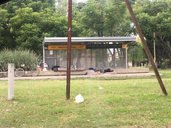 Coparon una parada del Tren Urbano