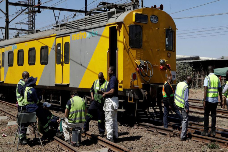 Choque de trenes en Sudáfrica ocasiona más de un centenar heridos