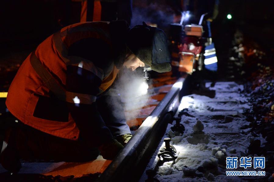 China: «Guardias» del ferrocarril durante invierno