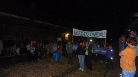 Vecinos de Saavedra realizaron un corte simbólico en las vías para pedir que vuelva el tren
