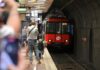 TMB retira el último tren de la serie 2000 que quedaba en circulación en el metro de Barcelona