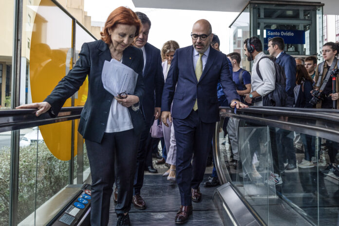 Ministros do Ambiente e das Infraestruturas e Habitação na apresentação de Investimentos nas redes de transportes públicos no Porto