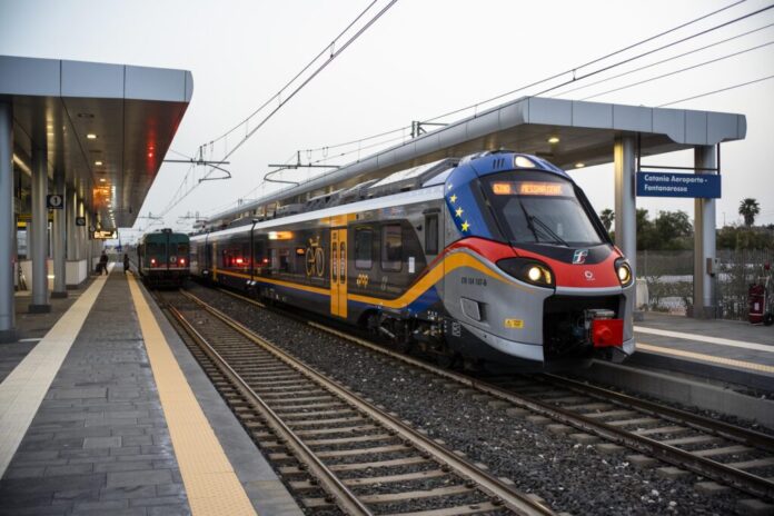 Alstom firmó un contrato de 393 millones de euros con Hellenic Train para proveer 23 unidades eléctricas Coradia Stream. Incluye mantenimiento por 10 años.