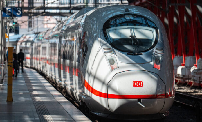Eurostar y Deutsche Bahn firman acuerdo para conectar Londres con Colonia y Fráncfort mediante alta velocidad. Servicios iniciarían en 2030 con flota Celestia.