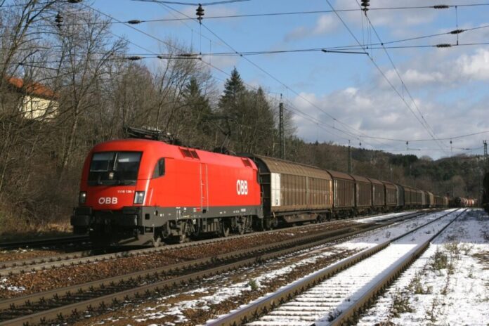 ÖBB Rail Cargo Group lanza conexiones TransFER Duisburgo–Rotterdam y Salzburgo–Offenbach, y reorganiza servicios intermodales hacia Rumania con nuevas rutas desde Lieja y Duisburgo.