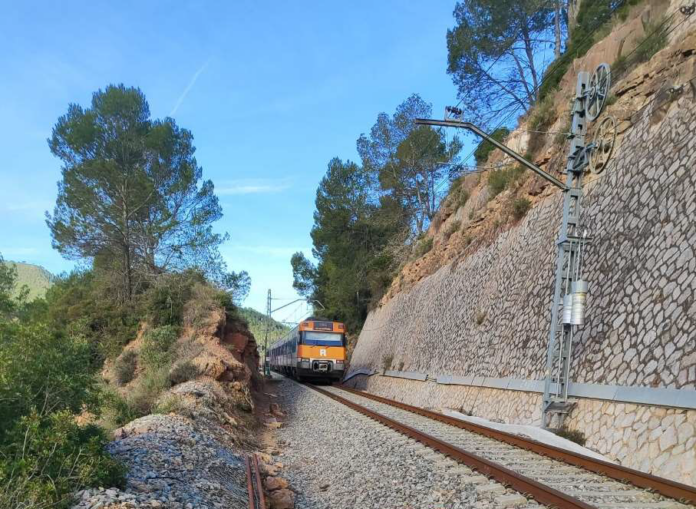 ADIF ejecuta obras urgentes en Rodalies de Cataluña: 690 inspecciones, 400 operarios movilizados y 110 limitaciones de velocidad tras los daños de la borrasca Harry.