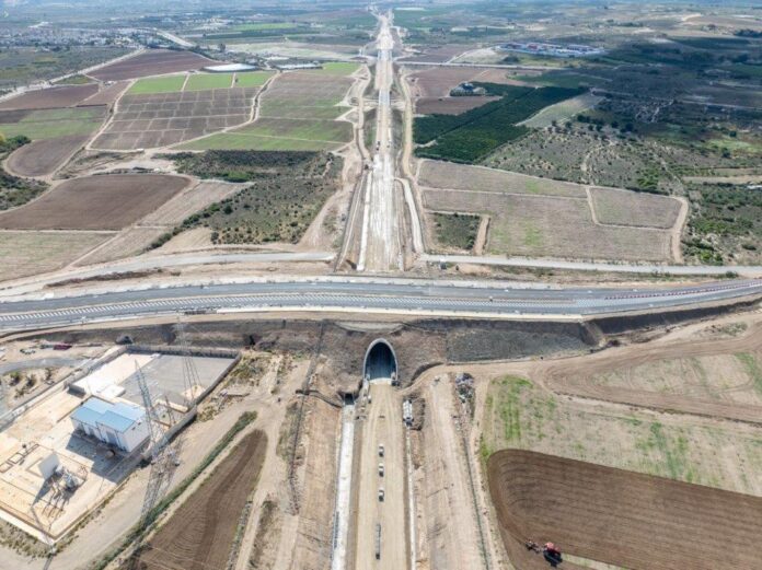 El Gobierno licitará 108,2M€ para el montaje de vía en la LAV Murcia-Almería y 84,3M€ para el servicio de accesibilidad Adif Acerca durante dos años.