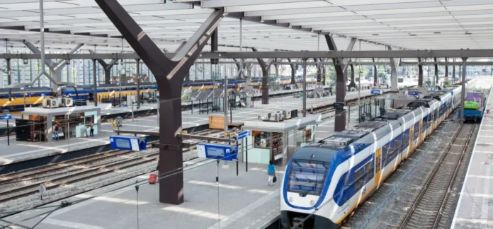 ProRail repara de emergencia cables de catenaria en Róterdam Central del 16 al 20 de febrero. Andenes 9-11 cerrados el jueves. Posibles cancelaciones diarias.