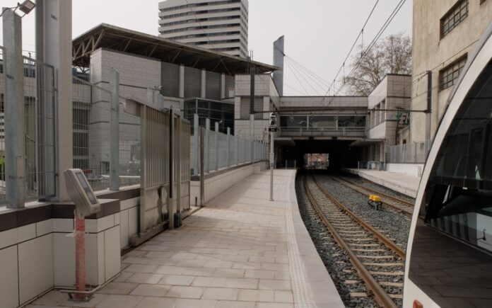 ETS licita la reforma de la estación de tranvía de Bolueta para reabrir el vestíbulo, mejorar accesos peatonales y facilitar el intercambio tranvía‑metro en seis meses de obra.