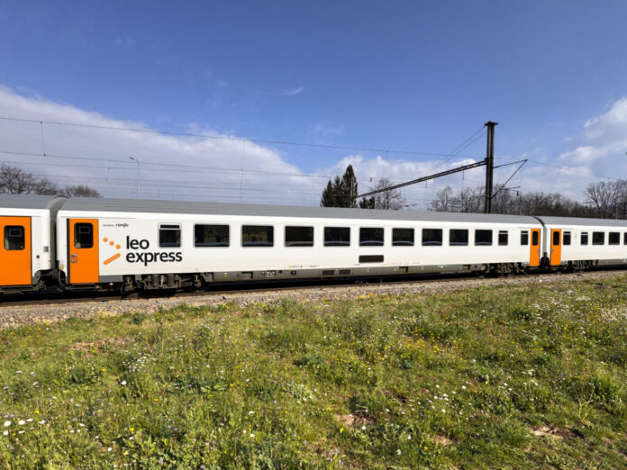 Renfe Alquiler firma con Leo Express el arrendamiento de coches RIC por 15 años y Talgo 6 para ampliar conexiones ferroviarias en Europa Central, incluida la futura línea Praga-Múnich.