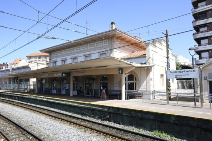 ADIF, Cantabria y Torrelavega firman un convenio de 138,86 millones de euros para completar la integración ferroviaria y suprimir pasos a nivel.