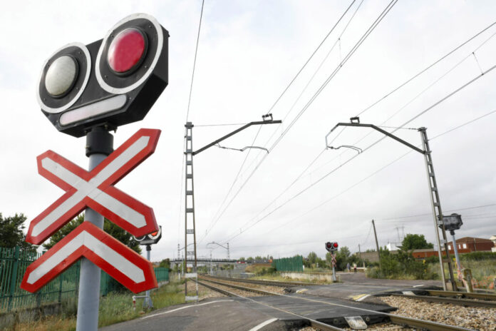ADIF adjudica obras por 3,19 millones en pasos a nivel de Torralba-Soria dentro de una renovación ferroviaria de 80 millones.
