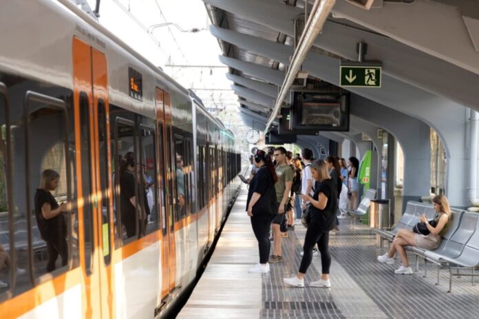 FGC marcó un récord de demanda en Sant Jordi con 470.000 viajes y refuerzos operativos en su red metropolitana.