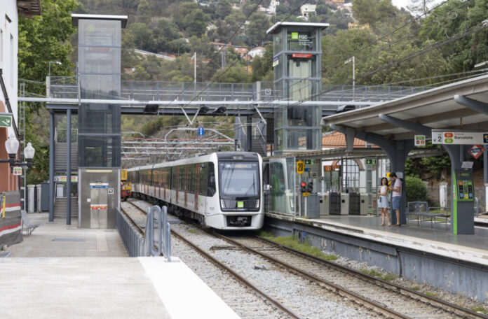 FGC licitó obras para sustituir ascensores y escaleras mecánicas en estaciones metropolitanas de Cataluña.