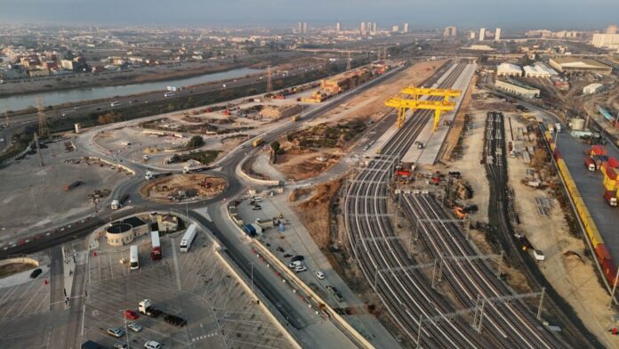 Terminal intermodal de València-Font de Sant Lluís: primera fase completada con 45 millones de ADIF y capacidad para 2.600 trenes al año.