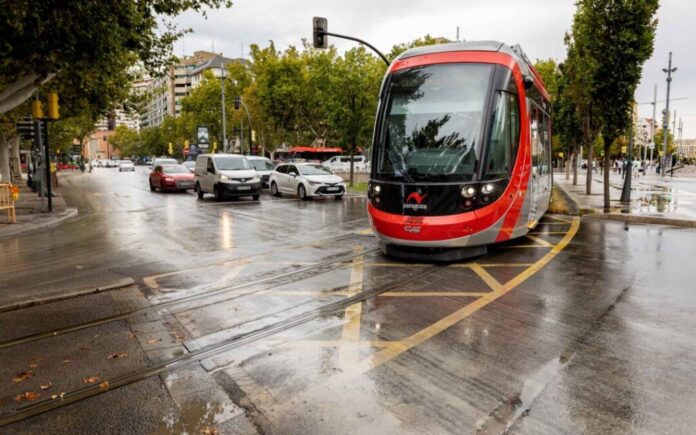 El Tranvía de Zaragoza lanzó un canal de WhatsApp para informar incidencias en la Línea 1 y mejorar la accesibilidad de los usuarios.