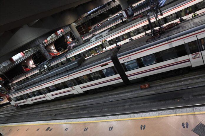 Las obras en Atocha Cercanías modificarán el servicio de varias líneas entre julio y septiembre para aumentar un 33 % la capacidad del túnel de Sol.