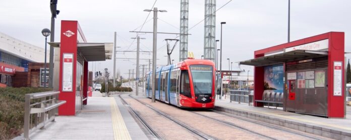 Metro Ligero Oeste cerró 2025 con un 5% más de demanda, una puntualidad del 99,97% y presentó su Memoria de Sostenibilidad 2024-2025.