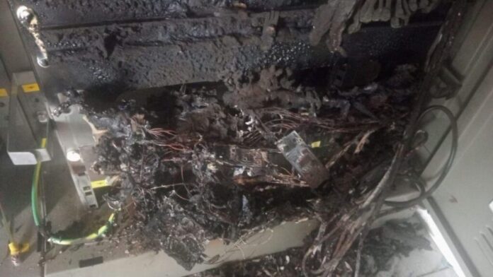 Un robo de cable provocó un incendio que dañó la infraestructura ferroviaria entre Lleida y La Plana de Picamoixons. ADIF y Renfe activaron medidas de contingencia.