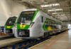 Stadler presentó el primer FLIRT InterCity de una flota de 11 trenes para Hungría Stadler y Gysev presentaron el primer FLIRT InterCity de una flota de 11 trenes que comenzará a incorporarse al servicio tras pruebas previstas hasta 2027.