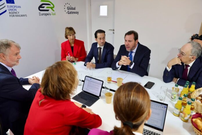 Óscar Puente planteó en Berlín una estrategia común europea para reducir los plazos de fabricación y puesta en servicio de material rodante.