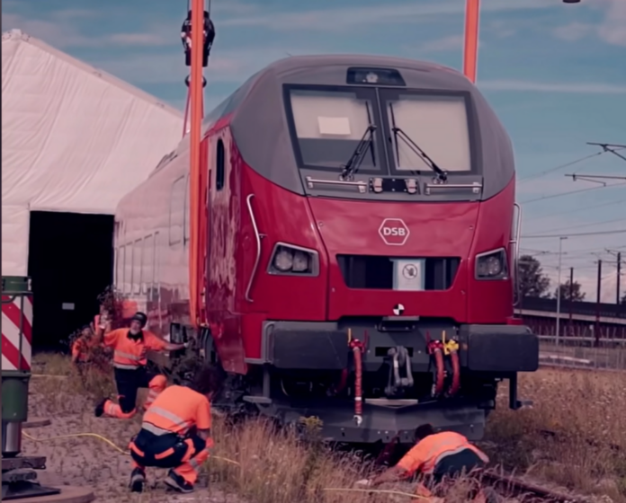 DSB incorporó la primera cabina de conducción para sus coches EuroCity internacionales y prevé habilitar su función operativa en 2028.