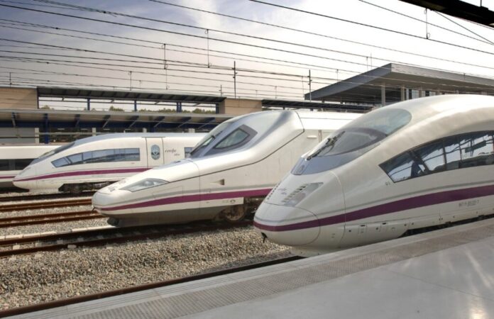 Renfe cerró 2025 con un beneficio de 60,2 millones de euros tras transportar 531,4 millones de viajeros y elevar sus ingresos.